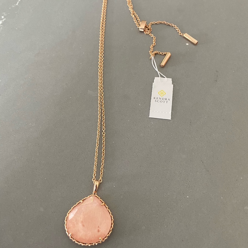 NEW Kendra Scott pendant necklace